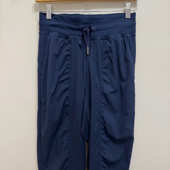 Lululemon Dance Studio Mid Rise Jogger Pant
True Navy Blue Size 4 - Picture 3 of 9